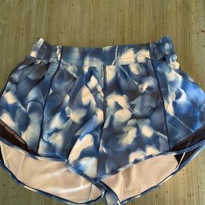 Lululemon Hotty Hot 4” shorts
